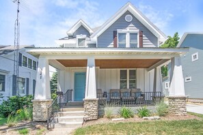 Exterior - Location, Design, Indoor/Outdoor space, close to town and beach! (South Haven)