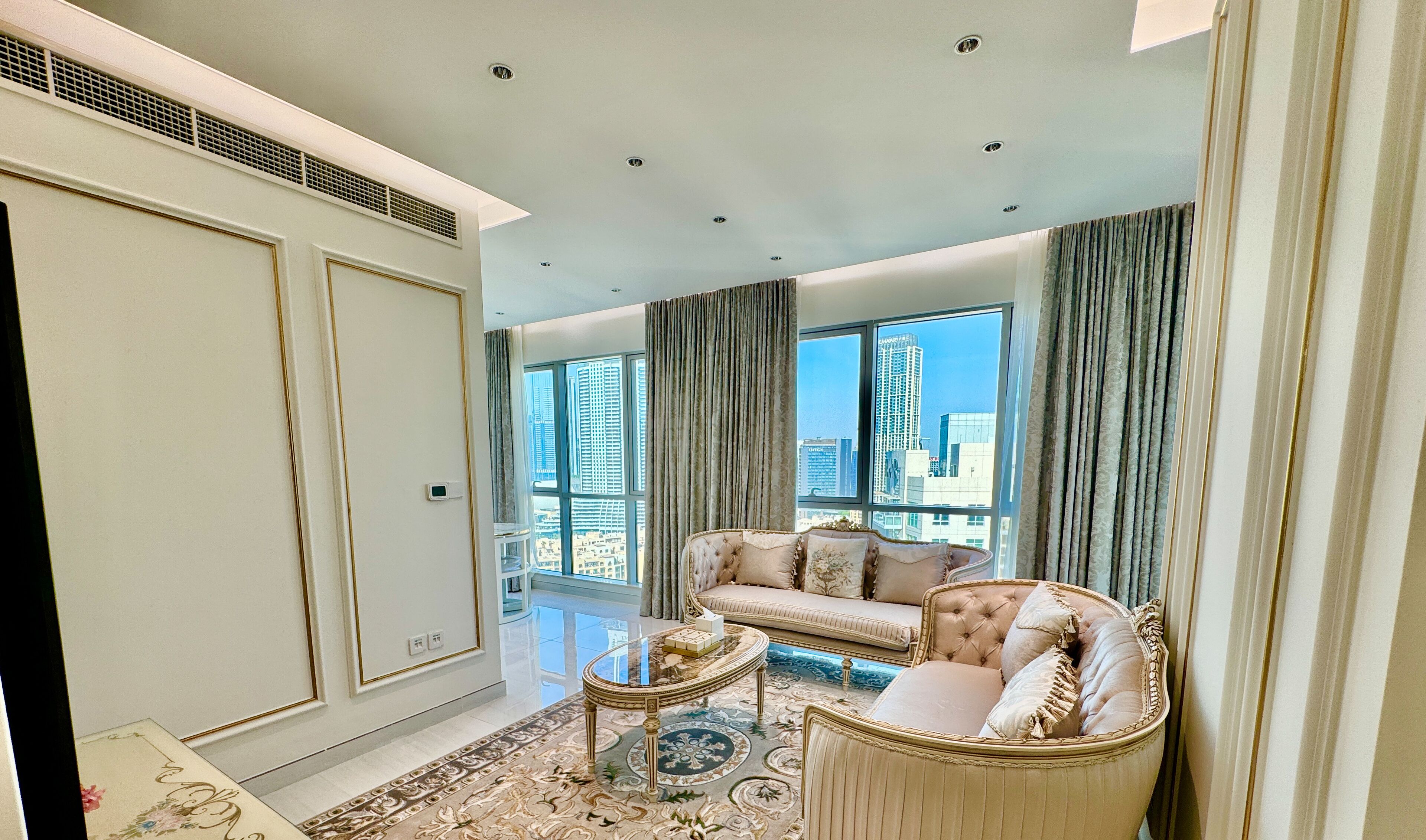 Three bedroom with Full Burj Khalifa and fountain view | Oleskelualue | Taulutelevisio