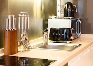 Studio | Cuisine privée | Grand réfrigérateur, micro-ondes, four, plaque de cuisson