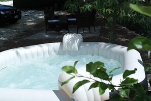 Outdoor spa tub - Country House Le Margherite (Montefalcone Appennino)