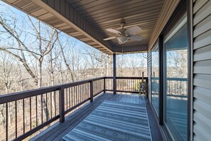 Property grounds - Five Stones Retreat! - Right off I49 - Golf, Biking, Hiking, Retreating! (Bella Vista)