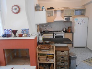 Refrigerador, placa de cocina, lavavajillas, tetera/pava eléctrica