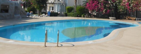Outdoor pool, pool umbrellas, sun loungers - Villa 5830 with Shared Pool (Mugla)