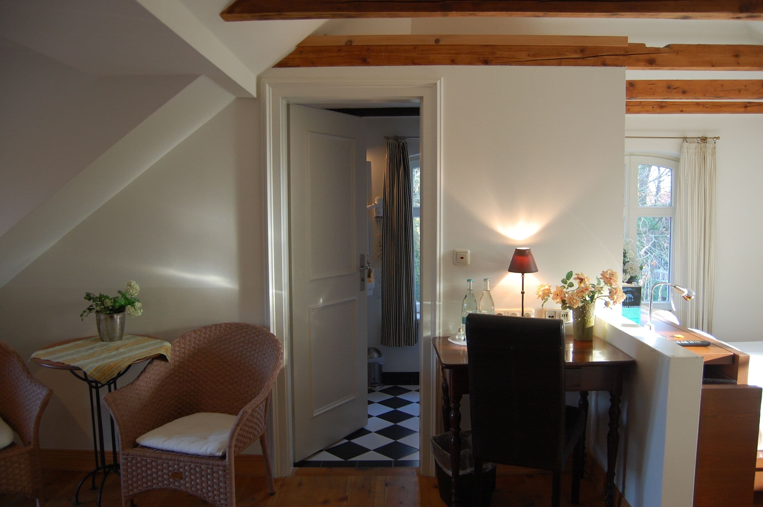 superior double room | living area | flat-screen tv