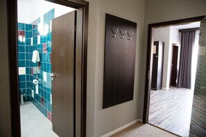 مجففات شعر، مناشف، صابون، شامبو