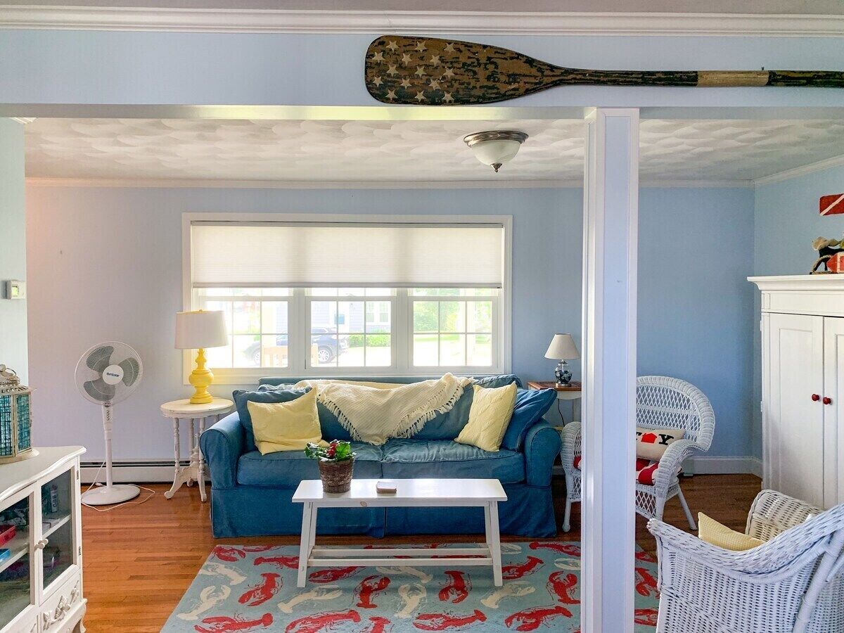 Lovely Home in the Heart of Sand Hill Cove!
