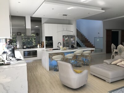 Luxury big house cinema pool many guests