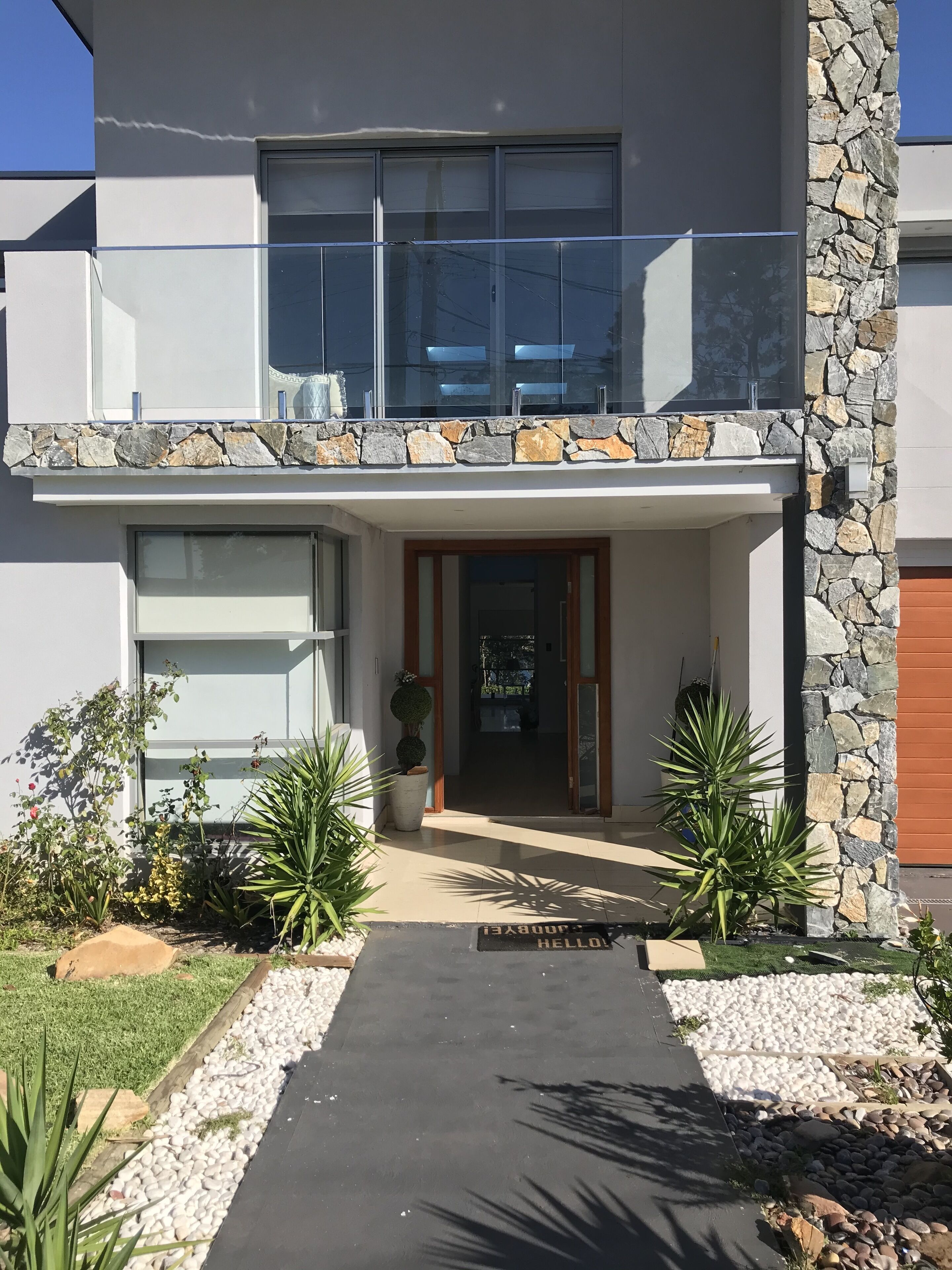 Mặt tiền nơi lưu trú