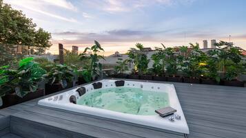 Bain à remous extérieur