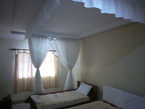 双床房 | 办公桌、免费 WiFi、床单