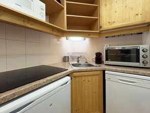 Fridge, microwave, dishwasher