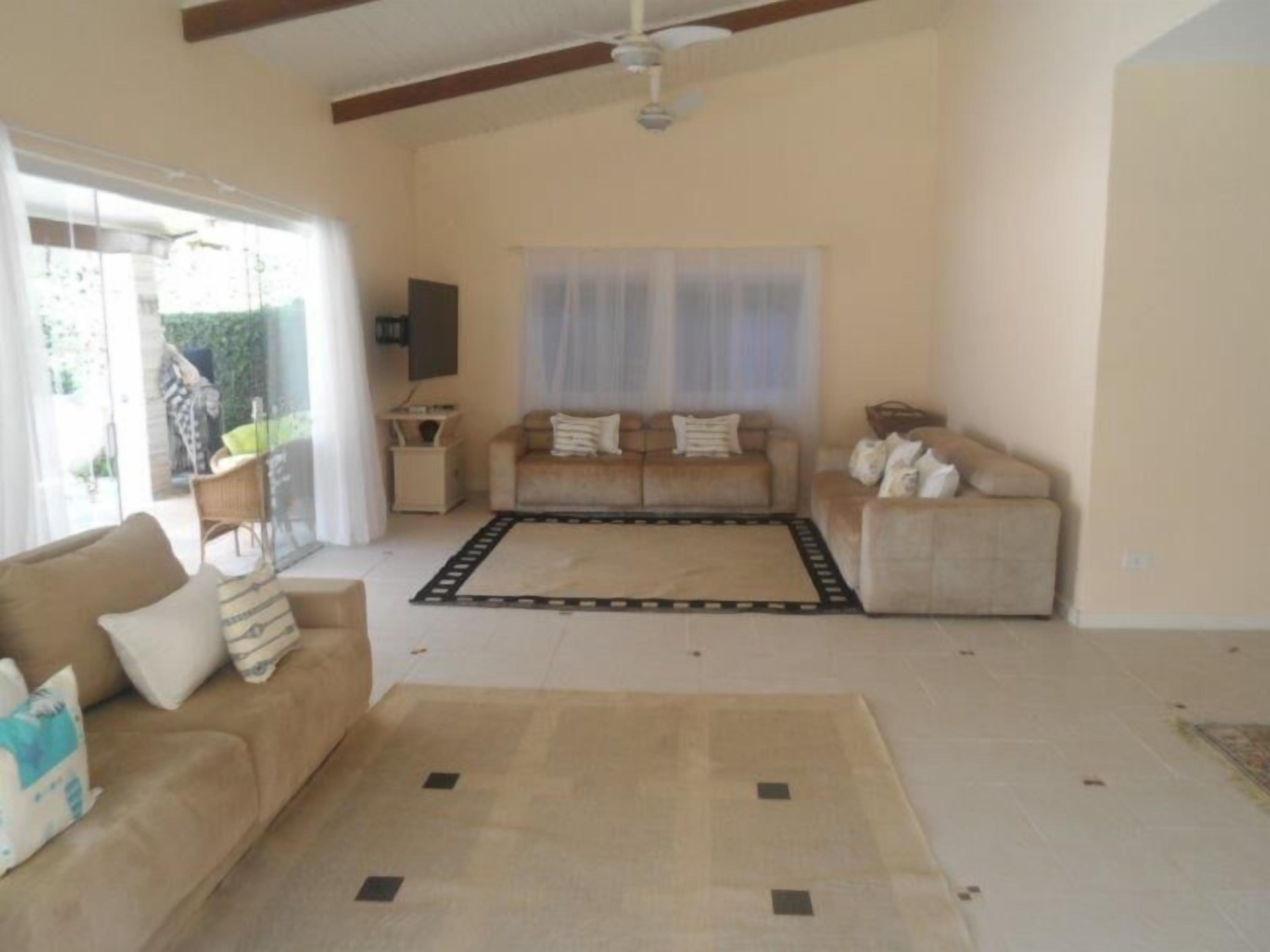 250 meters to the beach, 8 bedrooms.  Module5 houses only. 600 ms from the mall.