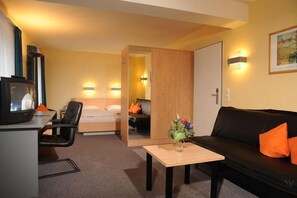 Appartement | Woonruimte | Een 24-inch televisie met digitale zenders