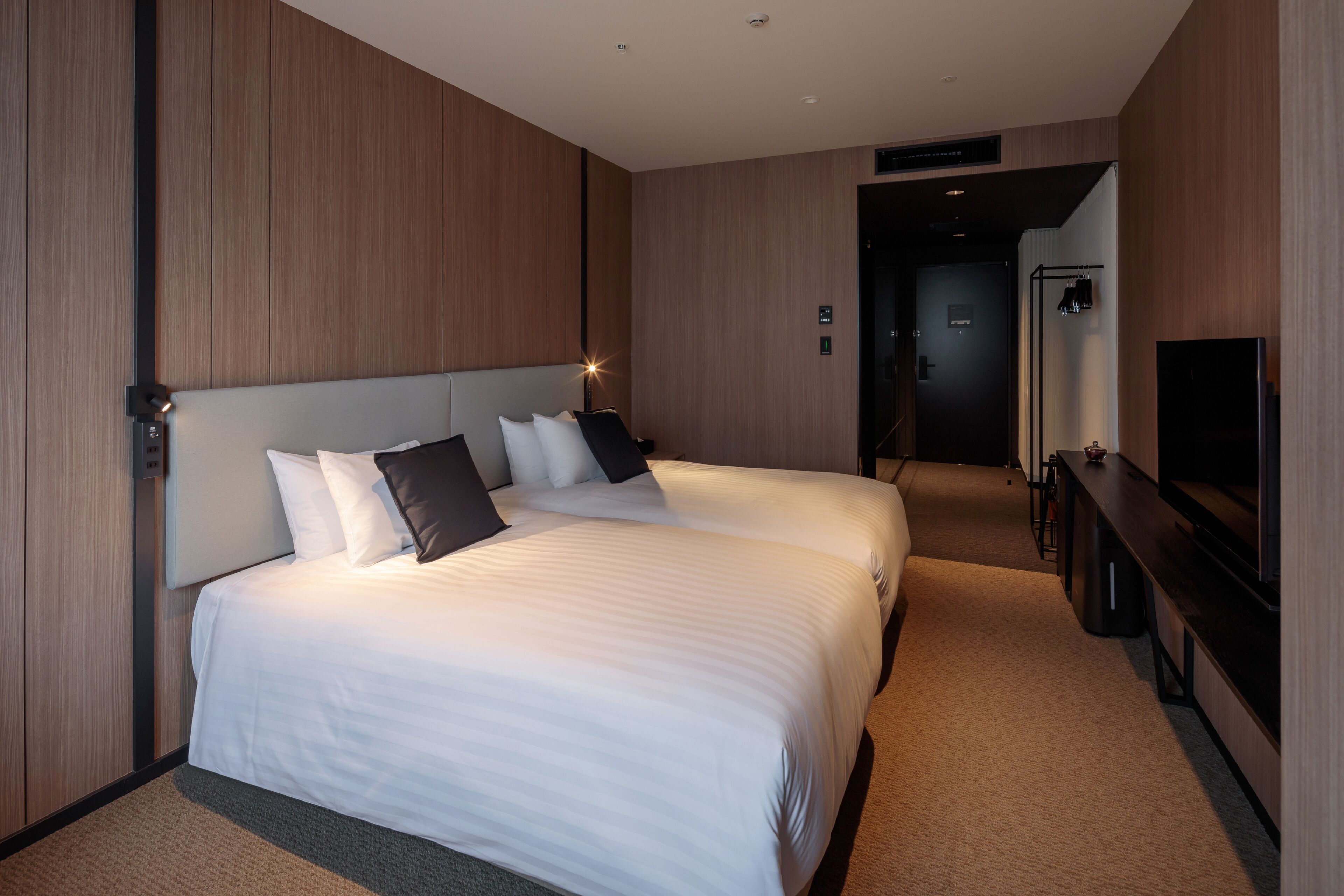 moderate twin room, premium floor | in-room safe, blackout curtains, iron/ironing board, bed sheets