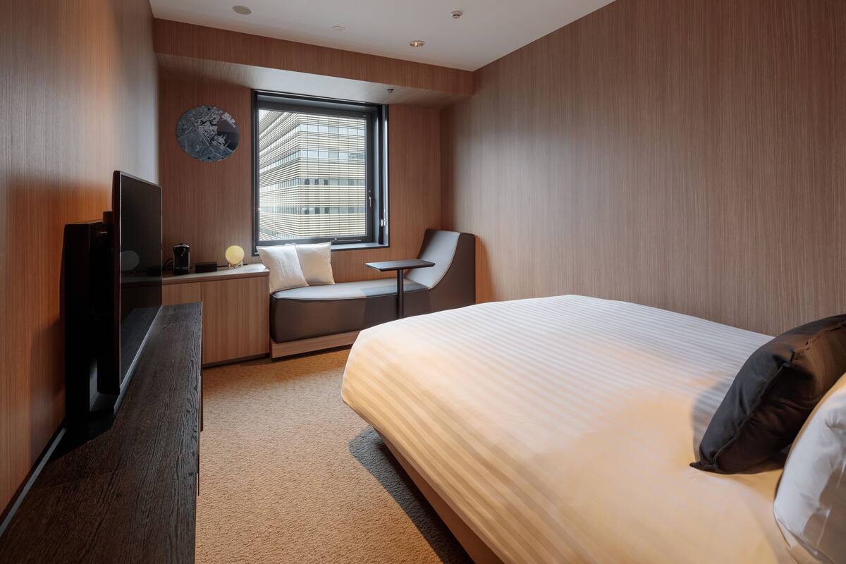 ห้องสแตนดาร์ด (Queen, Premium floor) | ตู้นิรภัยในห้องพัก, ผ้าม ่านกันแสง, เตารีด/โต๊ะรีดผ้า, ผ้าปูที่นอน