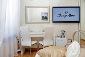 Deluxe Room | Room amenity - Luxury Rome Guest House (Rome)