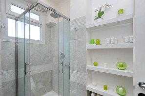 Superior Room | Bathroom shower - Luxury Rome Guest House (Rome)