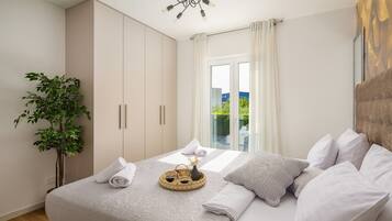 6 slaapkamers, een strijkplank/strijkijzer, wifi, beddengoed