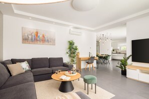 TV, video-game console, DVD player, foosball - Villa Marijeta exclusive 5 star villa with 50sqm heated pool, 6 bedrooms and playroom (Dugopolje)