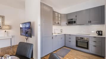 Standard Apartment | Private kitchen | Fridge, oven, stovetop, dishwasher