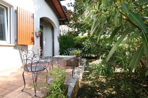 Villa in Forte dei Marmi for 8 People with Garden and WiFi