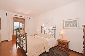 5 slaapkamers, een strijkplank/strijkijzer, gratis wifi, beddengoed