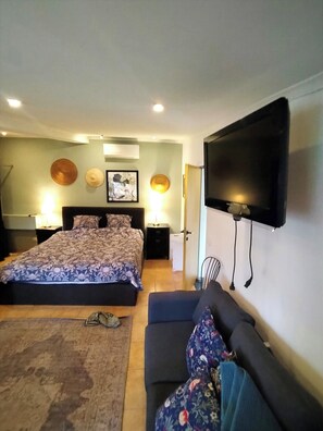 7 Schlafzimmer, Bügeleisen/Bügelbrett, Reisekinderbett, WLAN