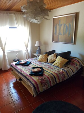 7 bedrooms, iron/ironing board, travel crib, WiFi - Family vila 15 people heated swimming pool , large garden, near beaches (SESIMBRA)