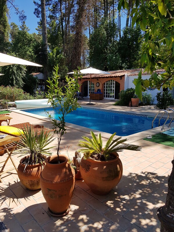 Outdoor pool, a heated pool - Family vila 15 people heated swimming pool , large garden, near beaches (SESIMBRA)