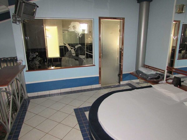 Room (Master) | Desk, free WiFi, bed sheets