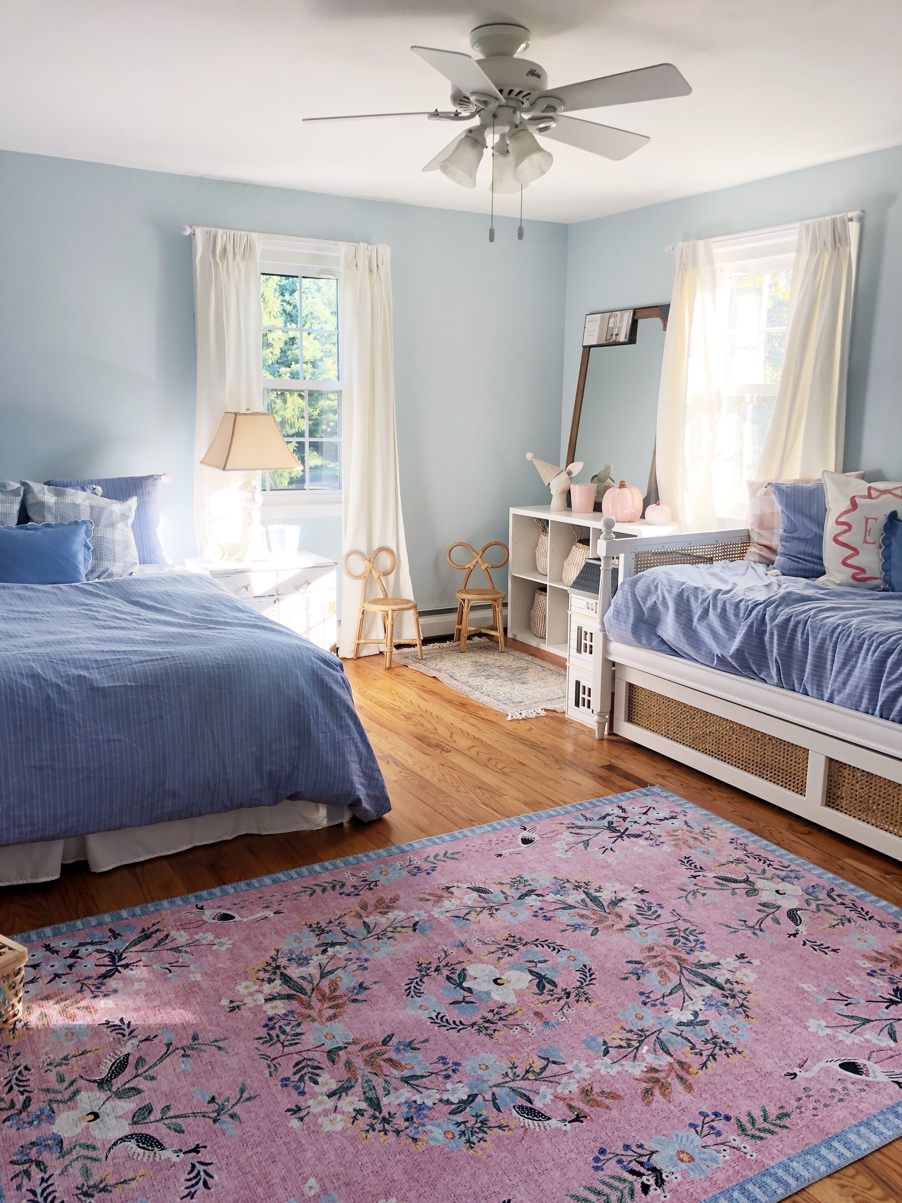 Long Meadow Manor, heated pool, 5 min from U-pick farm and Lake