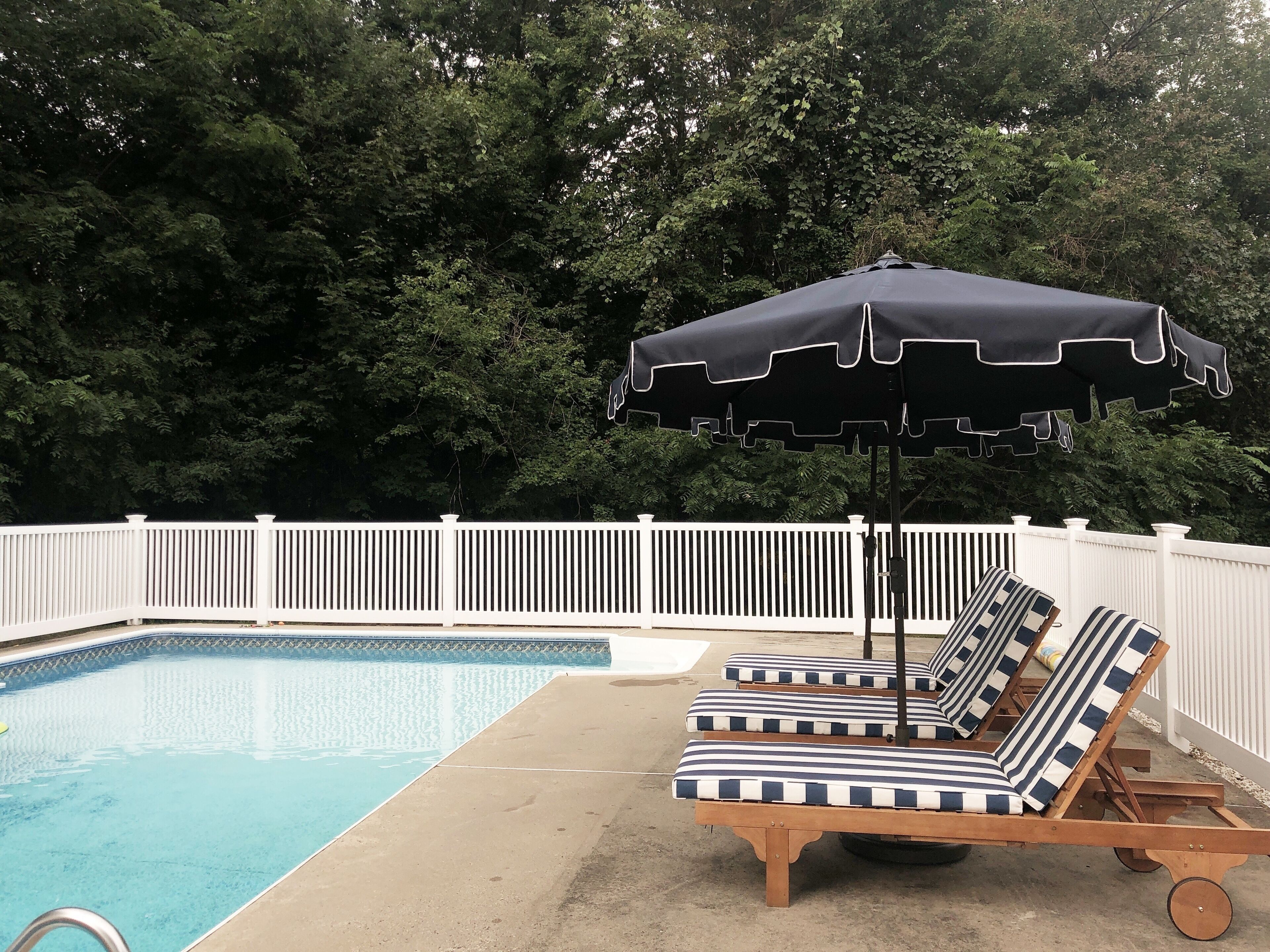 Long Meadow Manor, heated pool, 5 min from U-pick farm and Lake