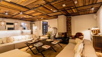 Couples treatment room(s), sauna, steam room, body treatments