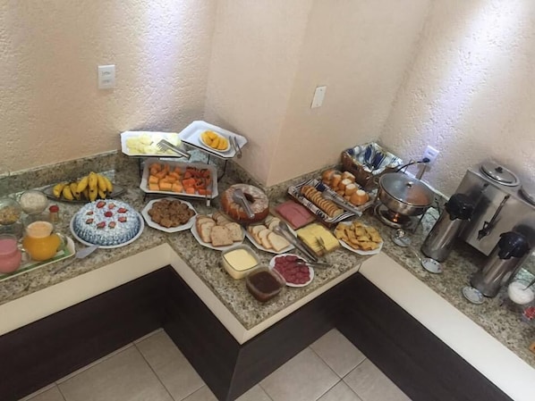 Petit déjeuner buffet servi tous les jours en supplément