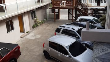 Estacionamento sem manobrista (sujeito a cobrança): BRL 25 por diária