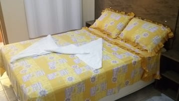 Quarto casal conforto | Wi-Fi de cortesia, roupa de cama