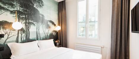 Suite (202) | 1 bedroom, in-room safe, individually decorated, individually furnished