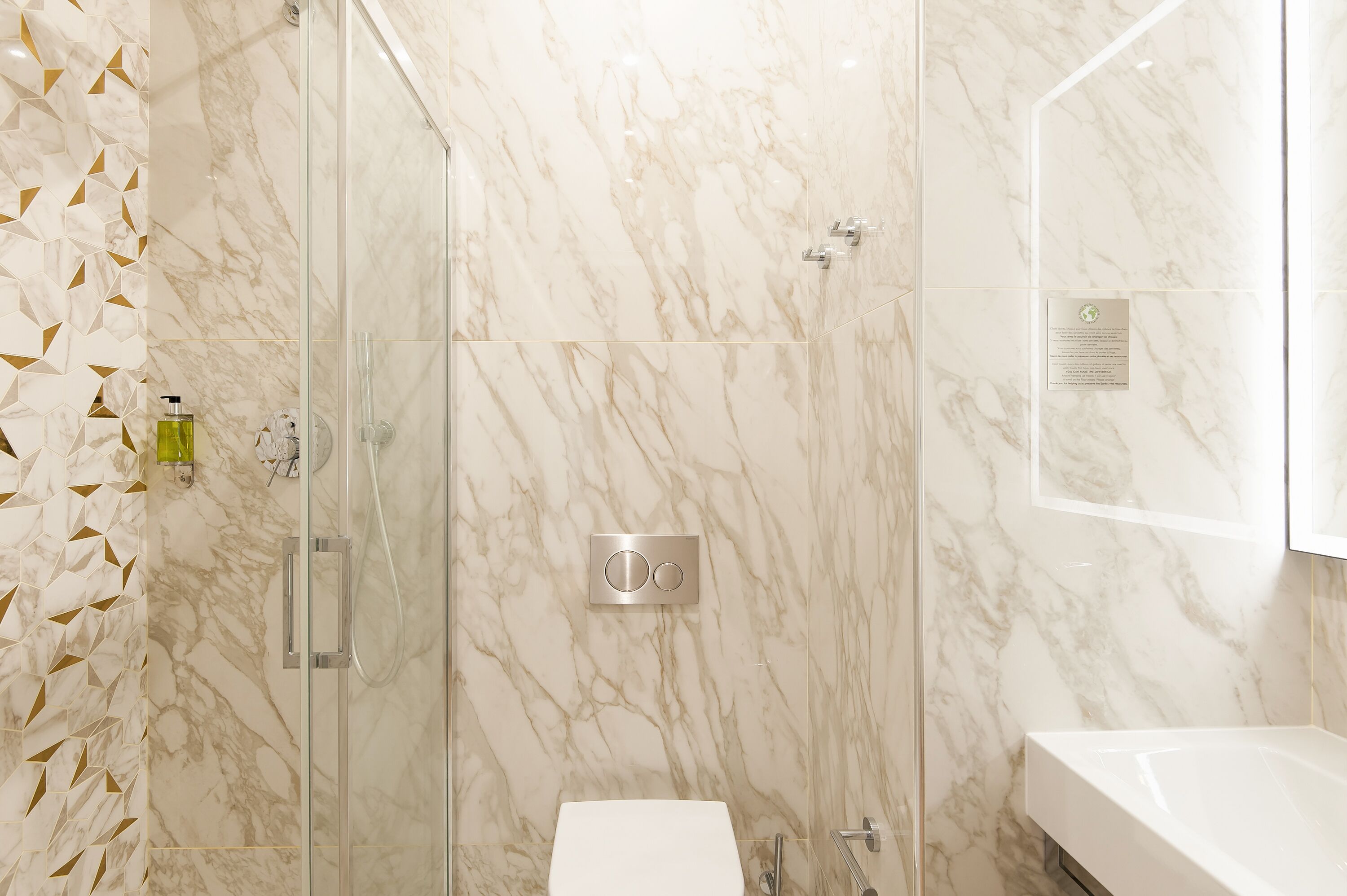 family suite (502) | bathroom shower