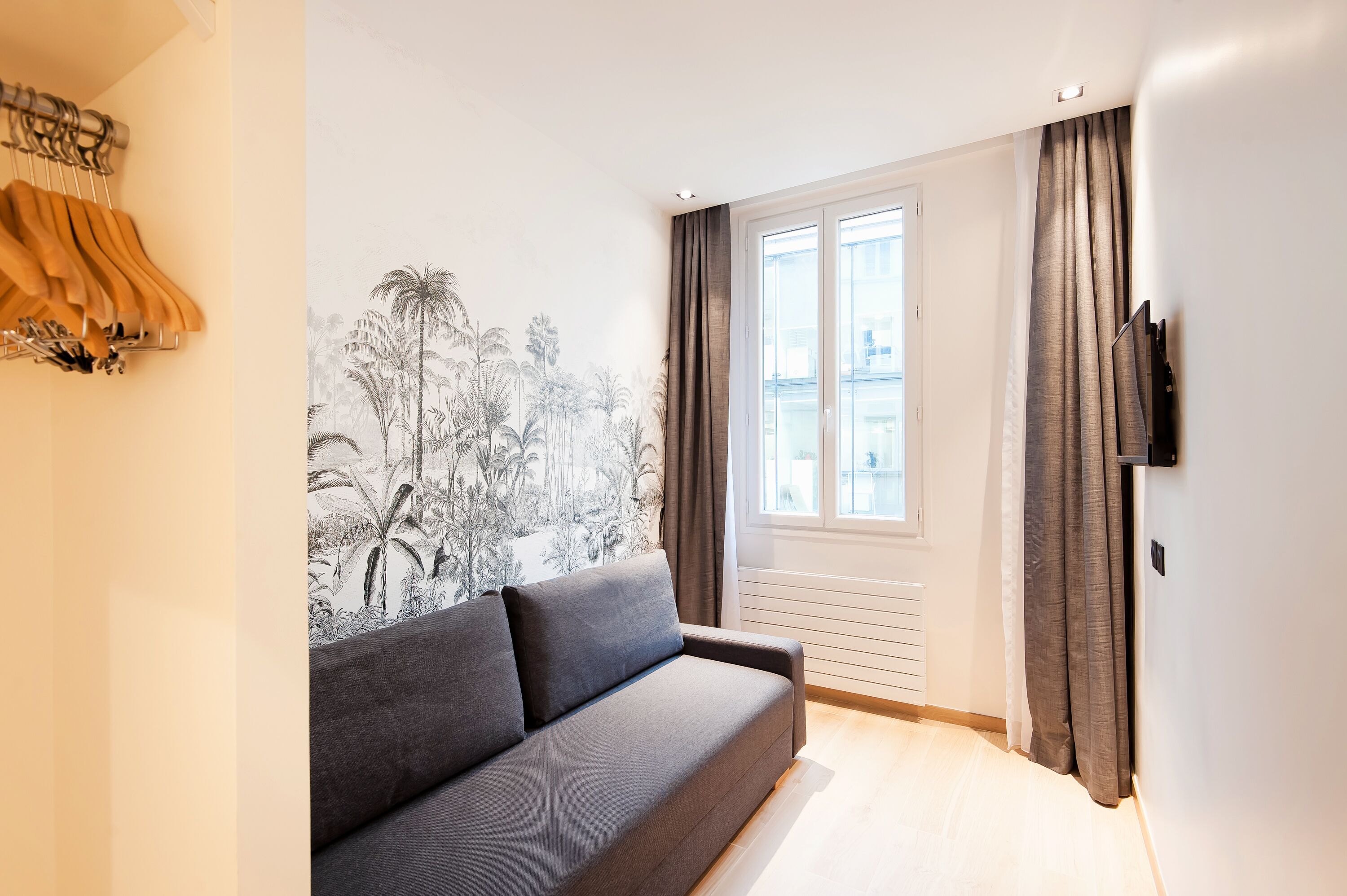 Suite (202) | Sala de estar | Una televisión de pantalla plana