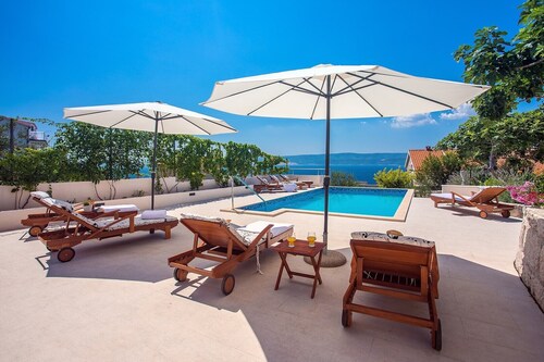 Villa Dasianda - only 90 m from the beach, private 30msq heated pool