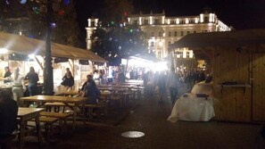 Outdoor dining - Comebackpackers Hostel (Budapest)