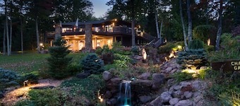 Luxurious Lake Superior Estate with Outdoor Hot Tub