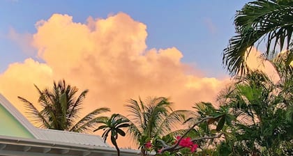 Beautiful Villa,Private Pool, Sun Terraces,Garden,Hi Speed Wi Fi, steps to beach