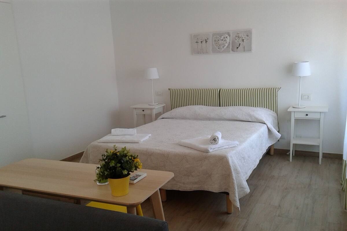Free cots/infant beds, free WiFi, bed sheets