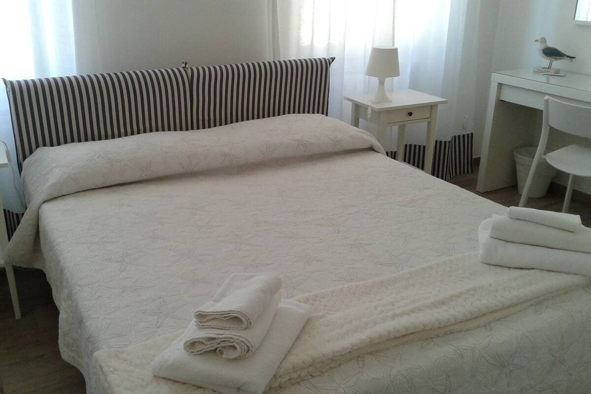 Free cots/infant beds, free WiFi, bed sheets