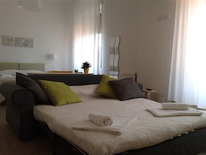 Free cots/infant beds, free WiFi, bed sheets