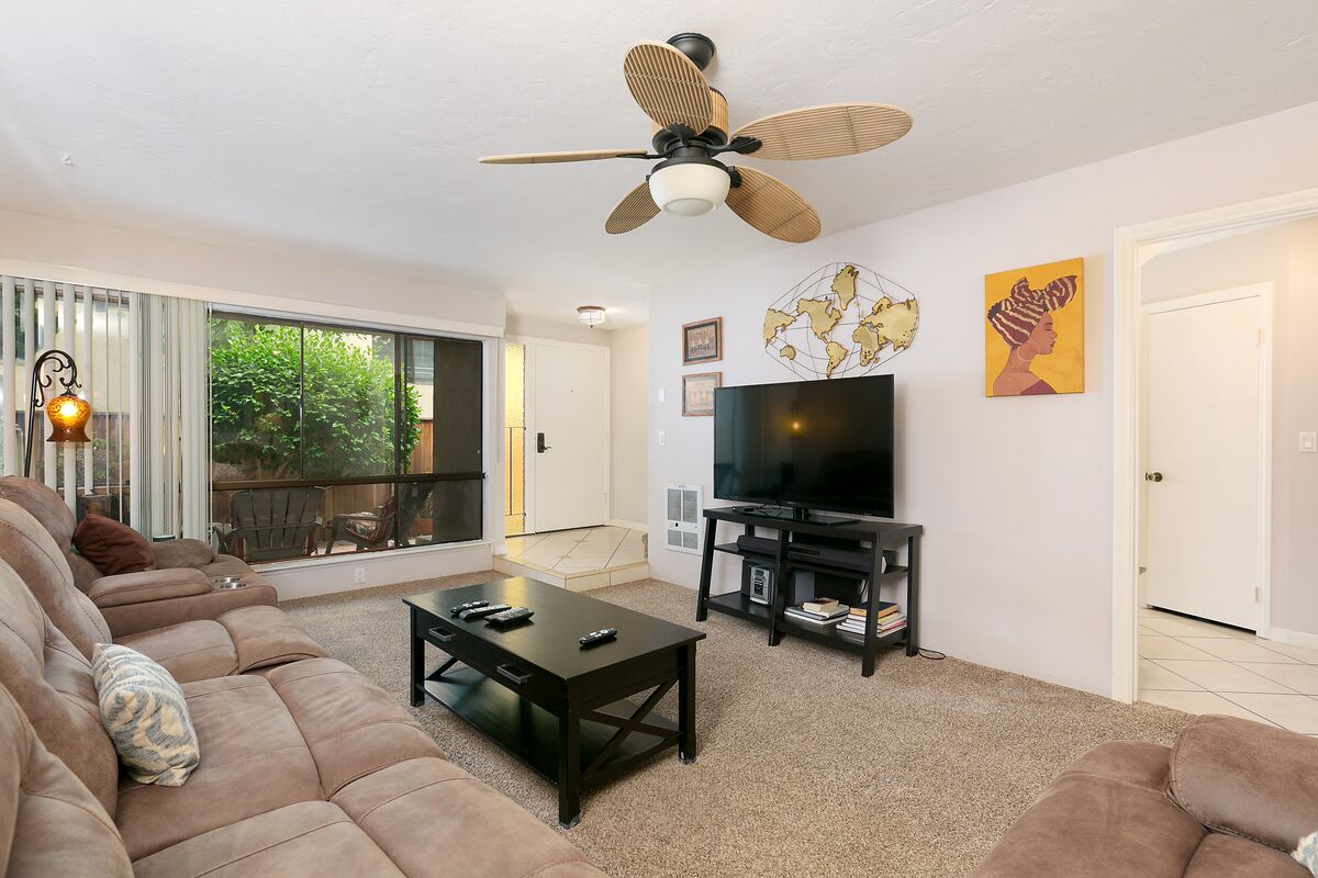 Second Wind - Affordable & Spacious Townhome near Pickleball, Tennis, Pool