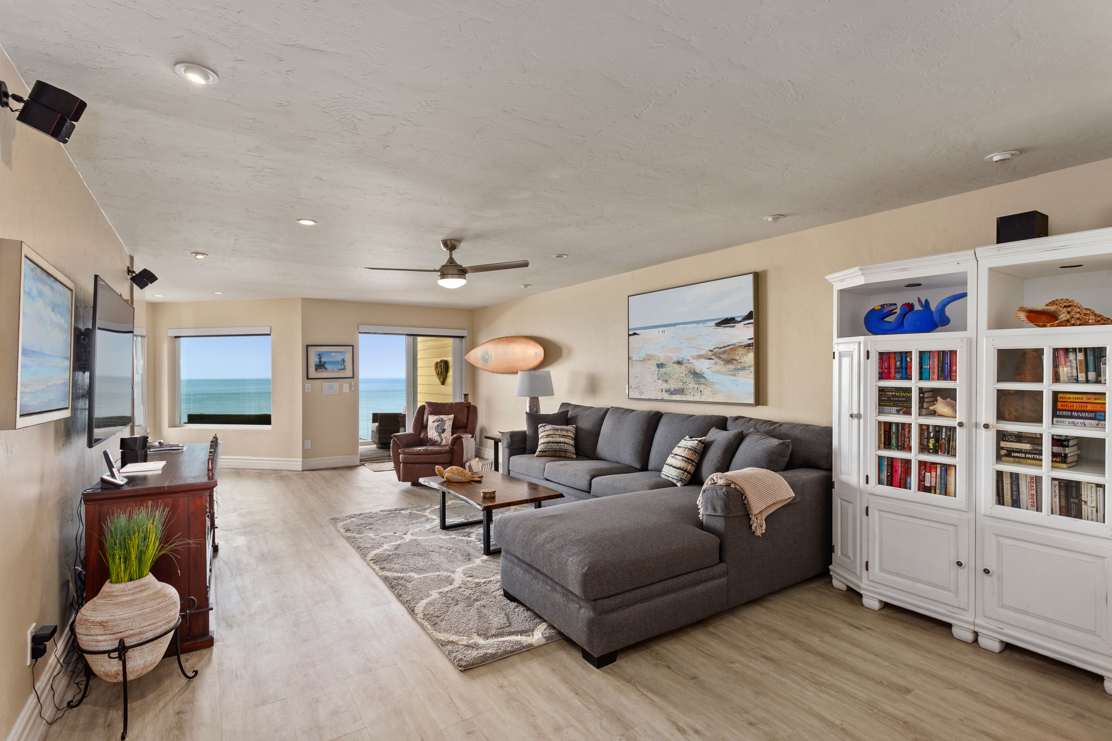 Relax & Renew Beachfront Paradise- Perfect for Families near Pool