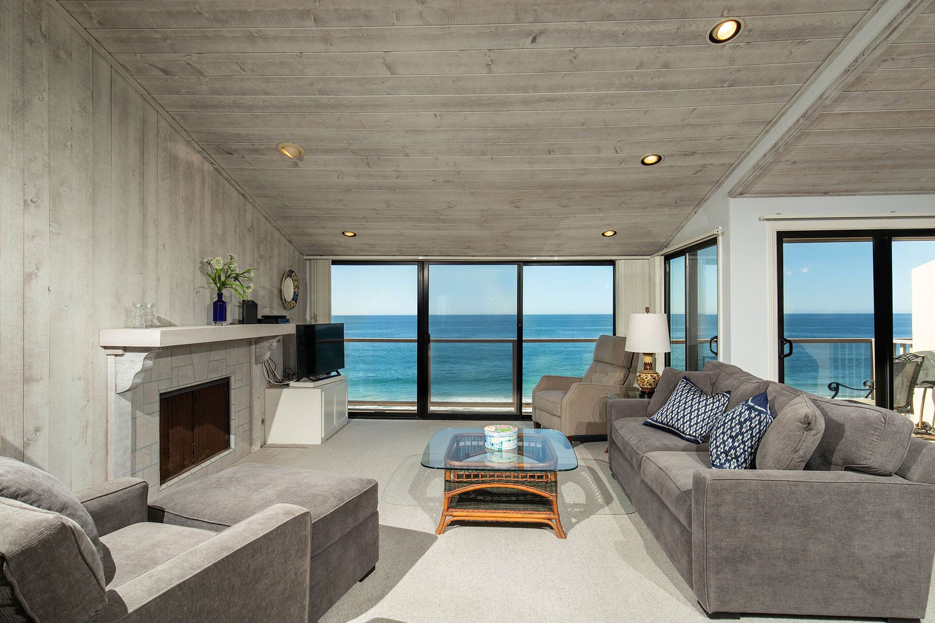 Incredible Oceanfront Views near Del Mar Fairgrounds, Pool, Spa, Beach Access
