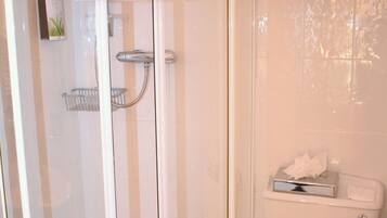 Comfort Villa, 2 Bedrooms | Bathroom shower